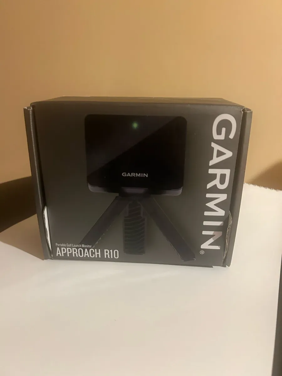 Garmin Approach R10 Golf Launch Monitor - Image 1