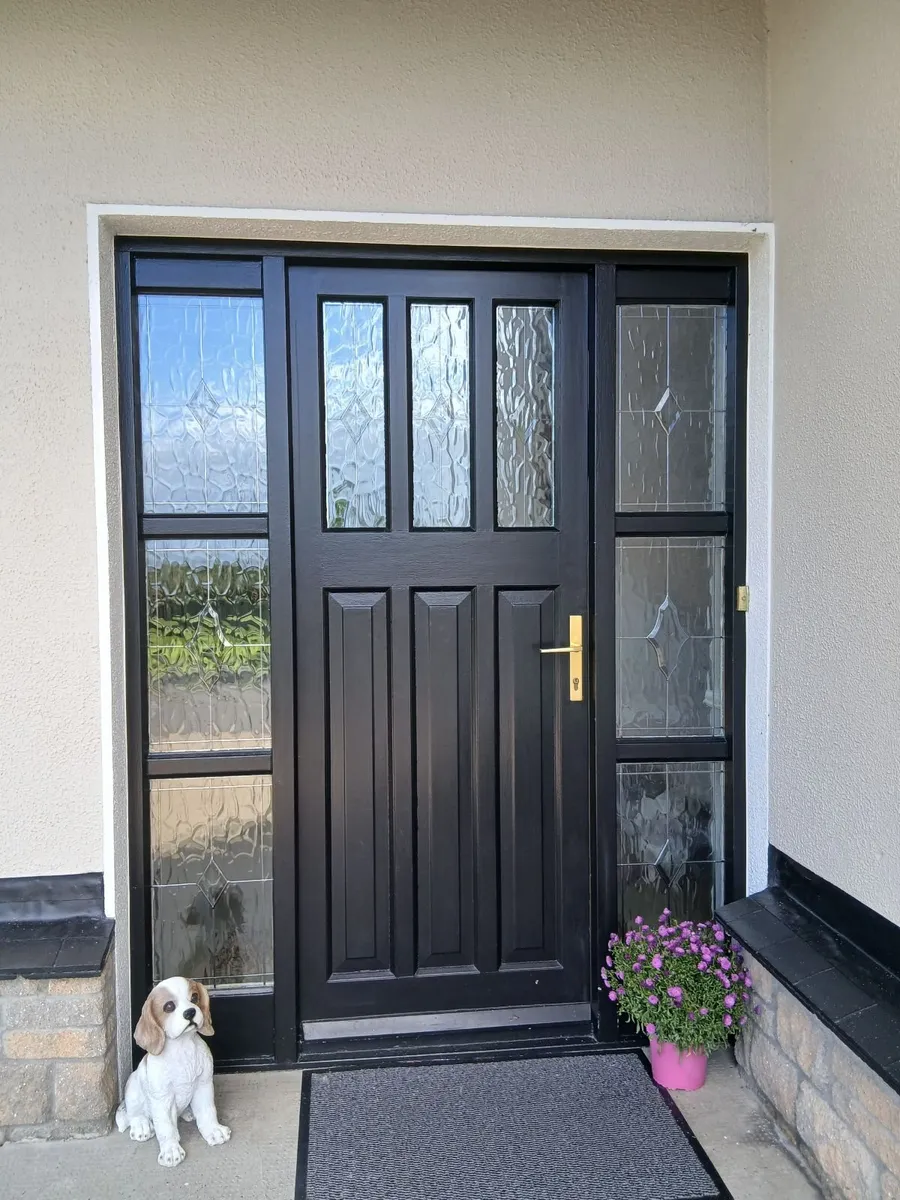 Front door - Image 1