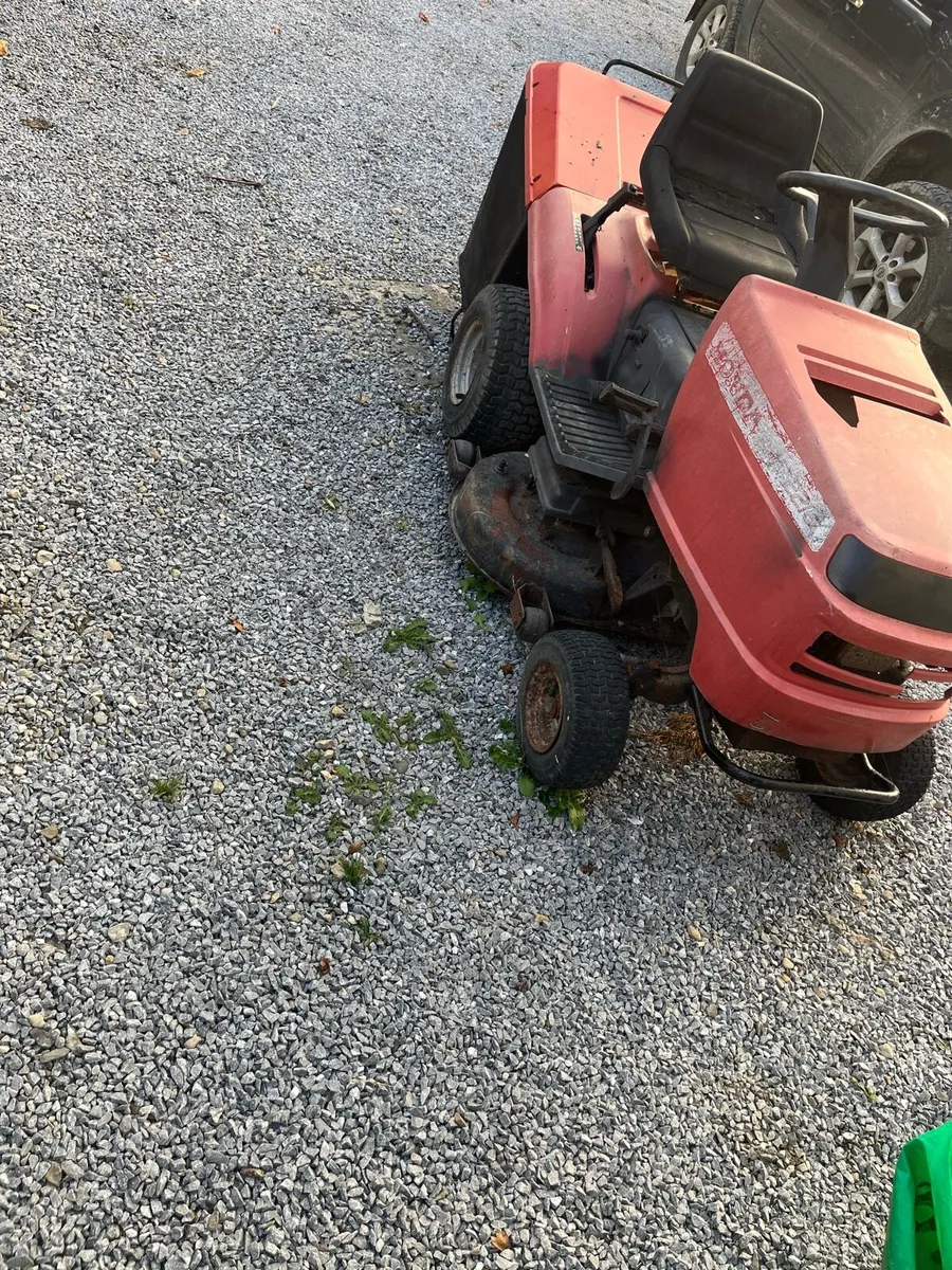 Tractor lawn mower - Image 1