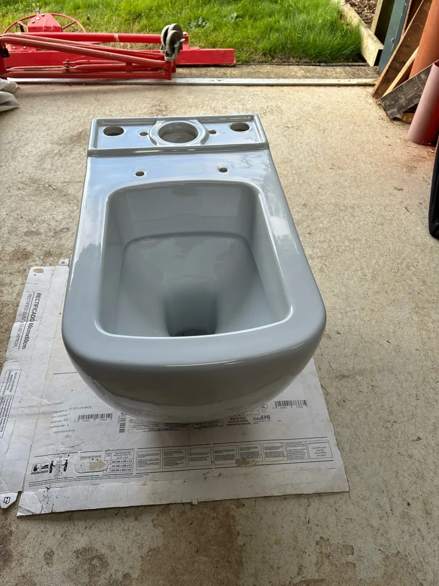 Toilet - Image 2