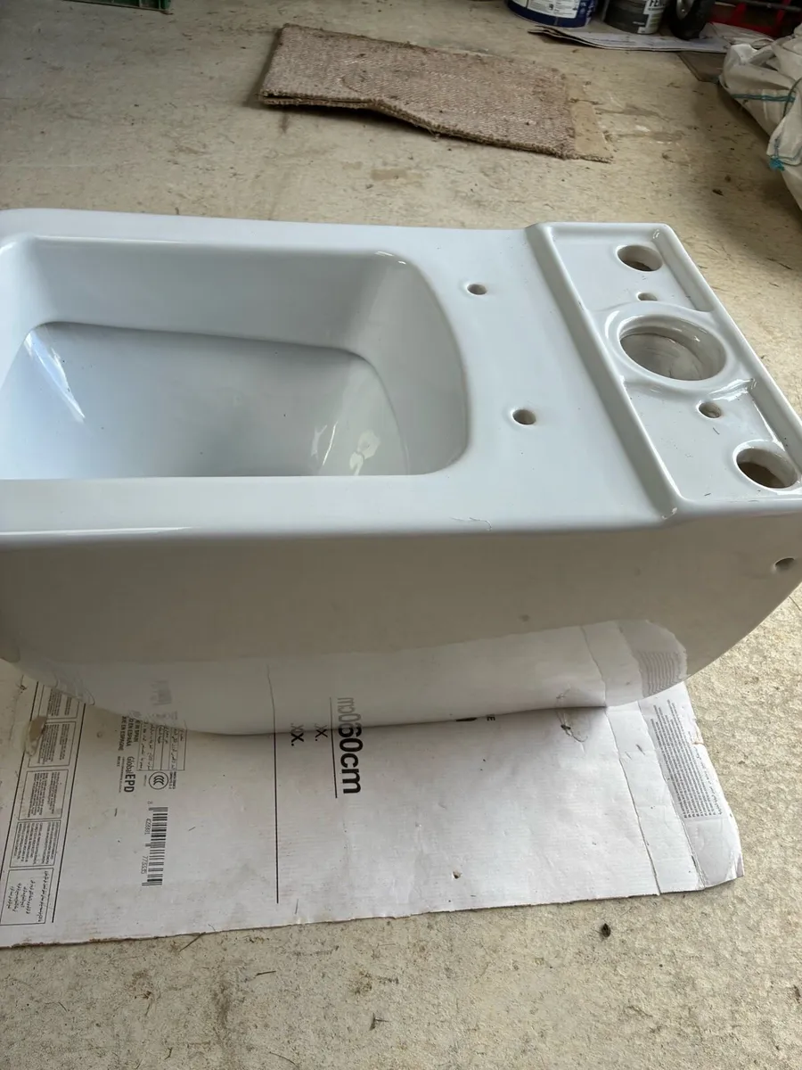 Toilet - Image 3