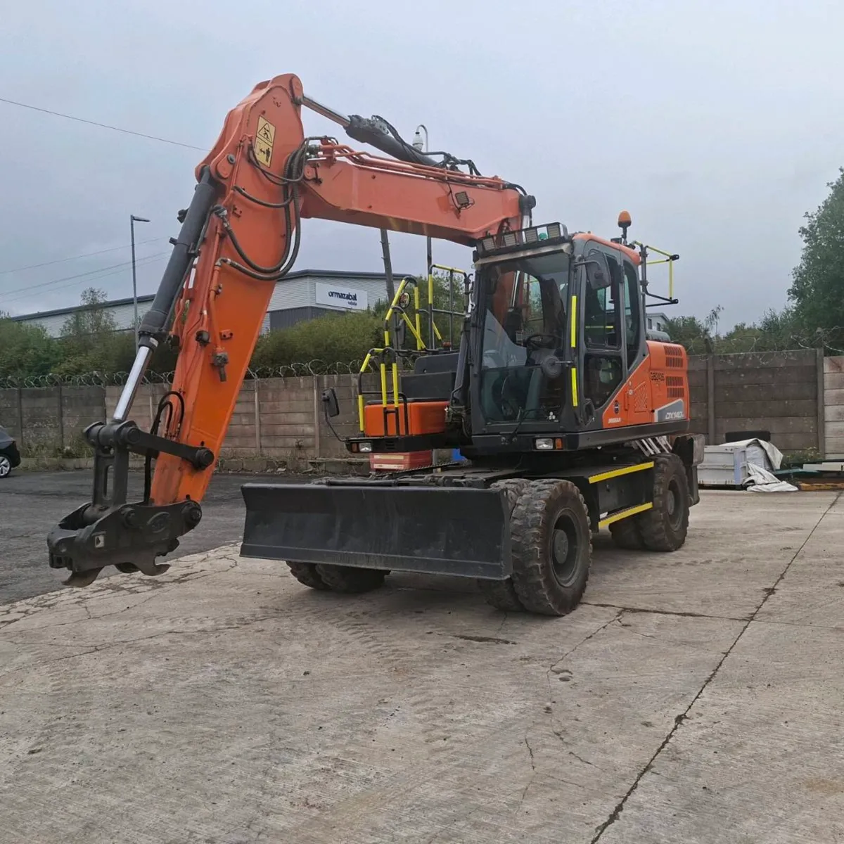 Doosan DX140W - Image 1