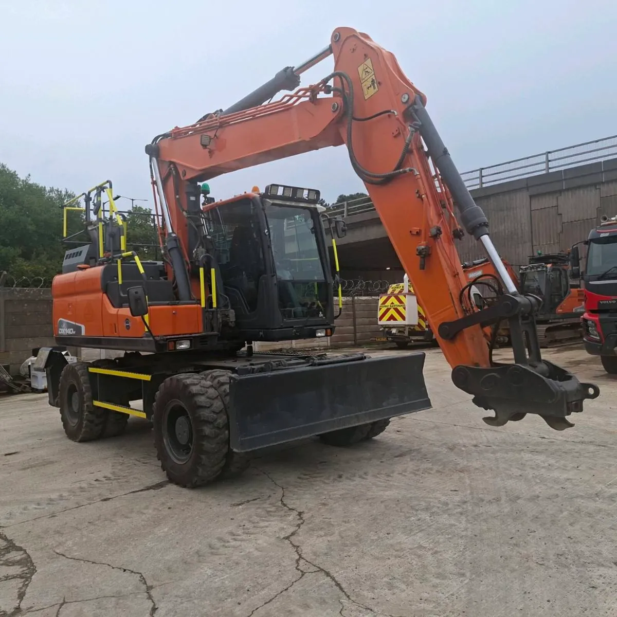 Doosan DX140W - Image 3