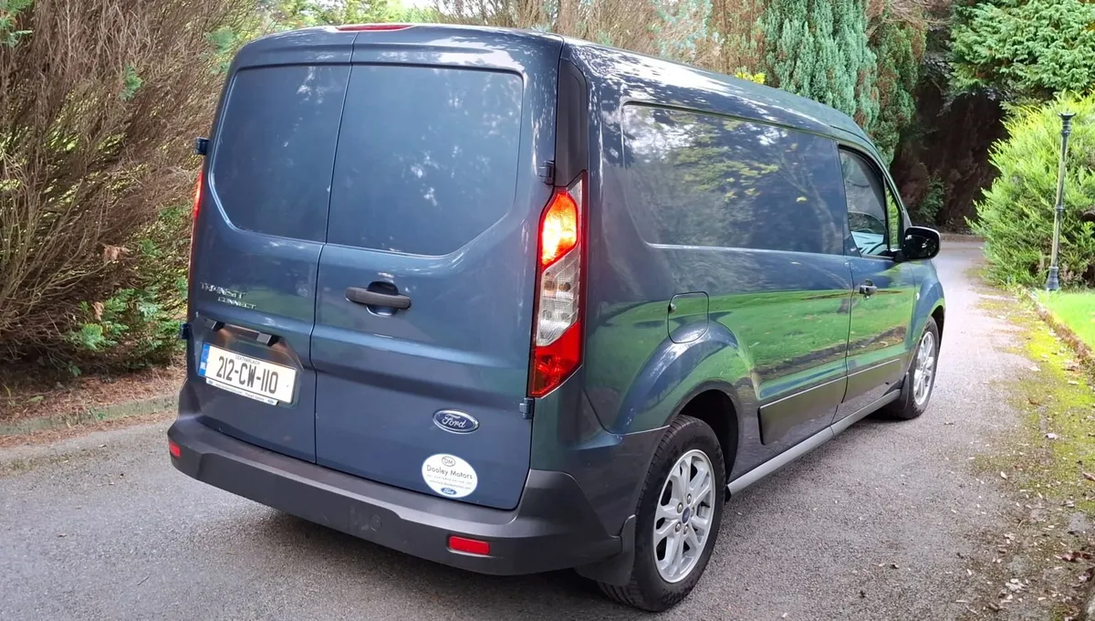 212 Transit Connect, ONLY 9860 kms,  NEW CRW 7/27 - Image 4