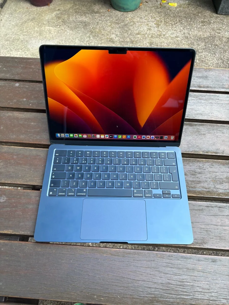 MacBook Air M2 - Image 1