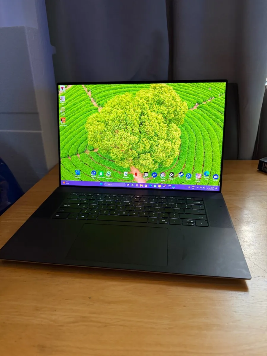 Dell XPS 17 9730 Gaming laptop - Image 1