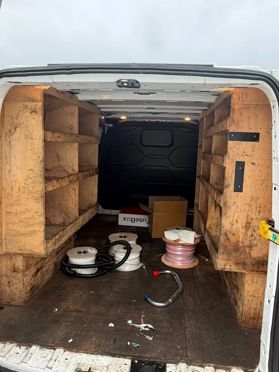 Ford Transit Custom 2023 - Image 2