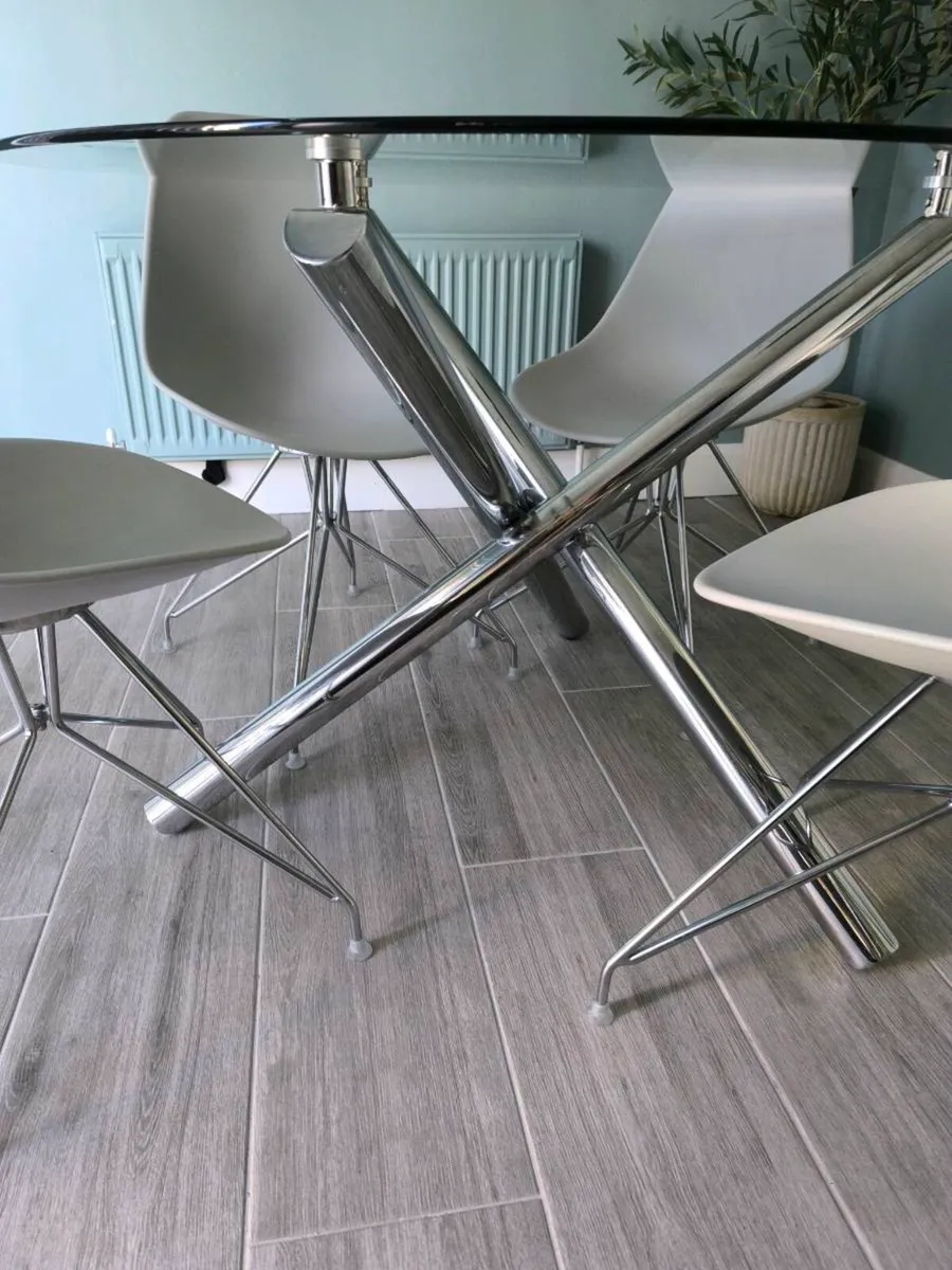 Dining Table. - Image 3