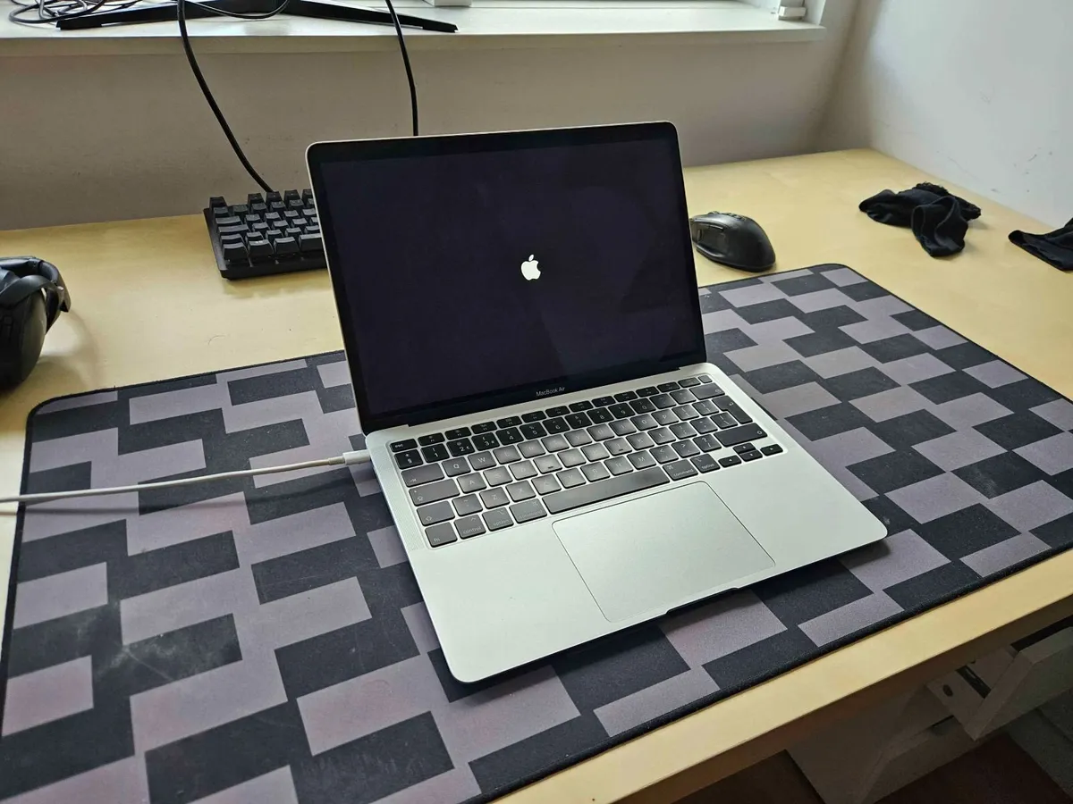 MacBook Air (16GB RAM, 500GB HDD), great condition - Image 2