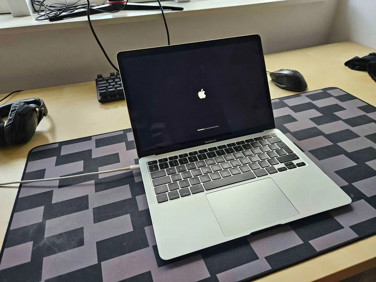 MacBook Air (16GB RAM, 500GB HDD), great condition - Image 3