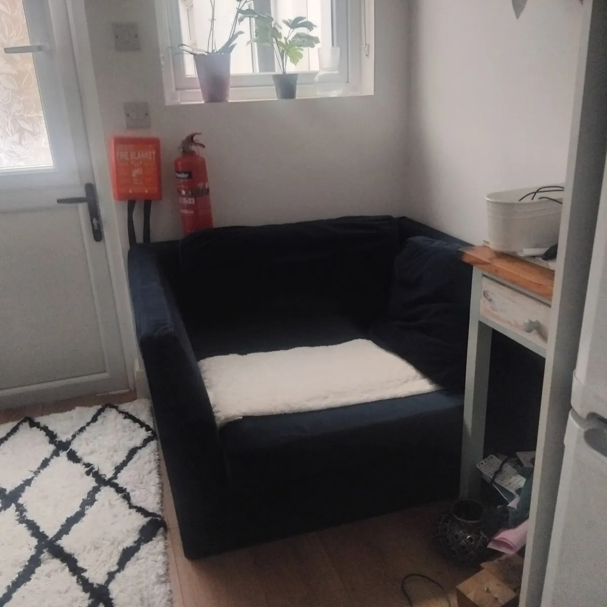 Love seat - Image 1