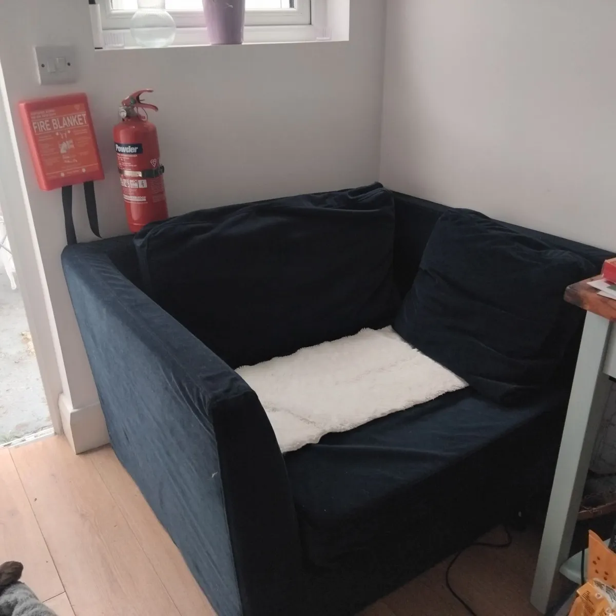 Love seat - Image 4