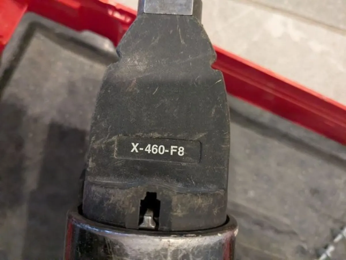 Hilti DX460 Powder Actuated Nail Gun - Image 2