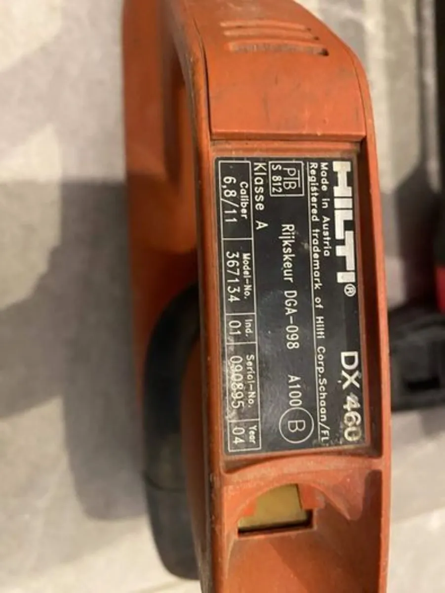 Hilti DX460 Powder Actuated Nail Gun - Image 4