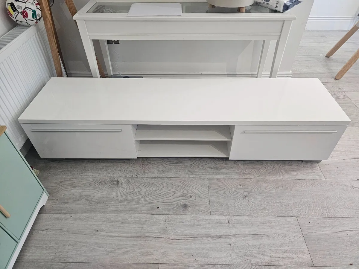 TV stand - Image 1