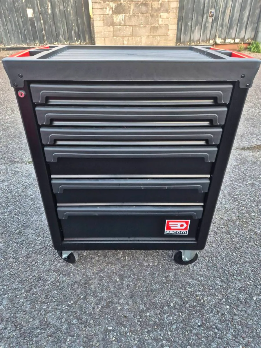 Tool cabinet - Image 1