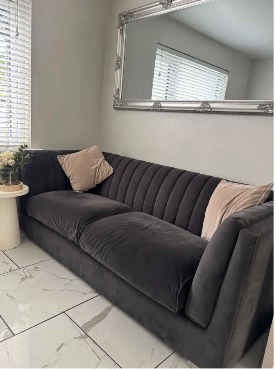 Couch - Image 3