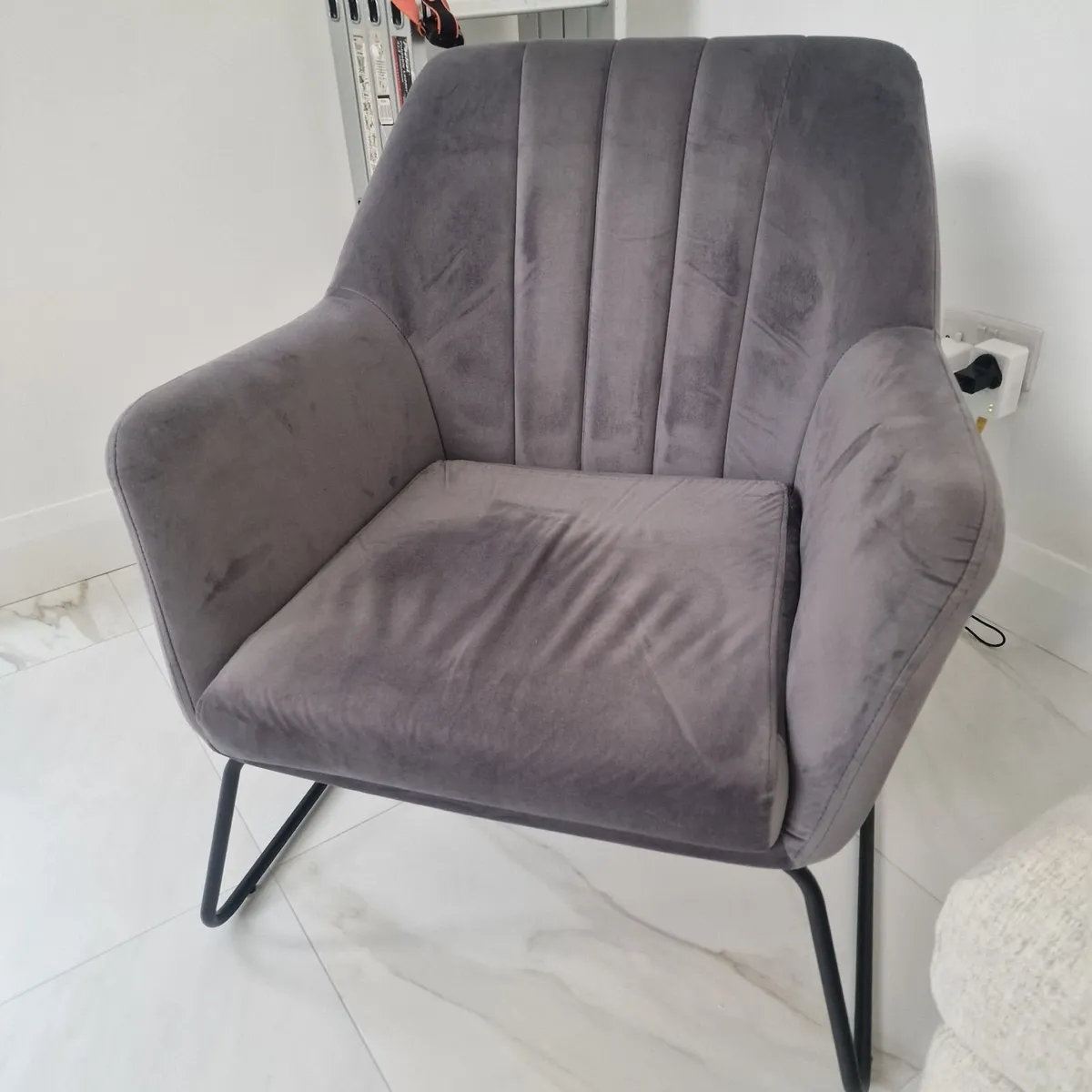 Pair of chairs - Image 1