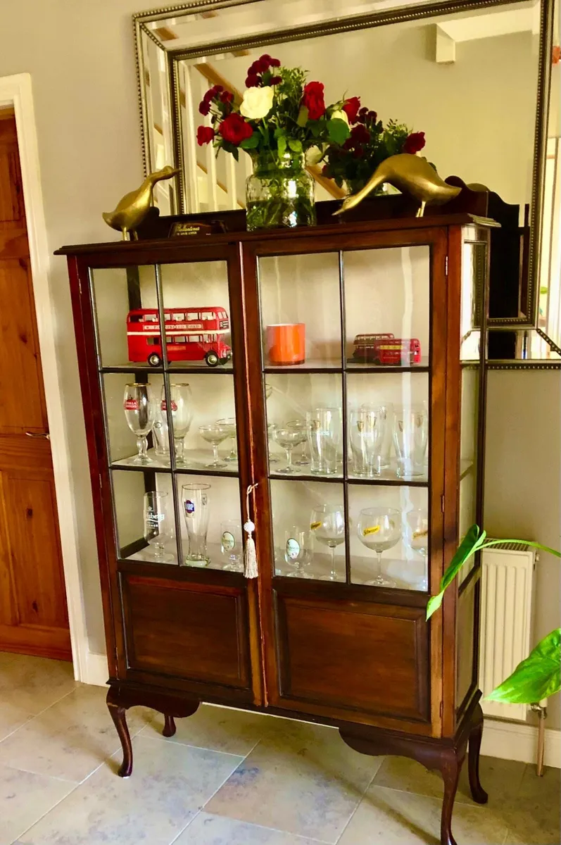 Antique cabinet - Image 1