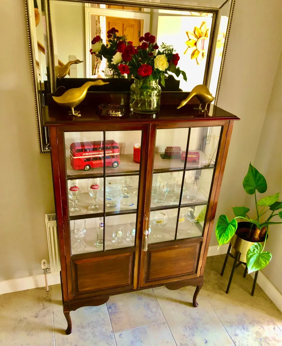 Antique cabinet - Image 2