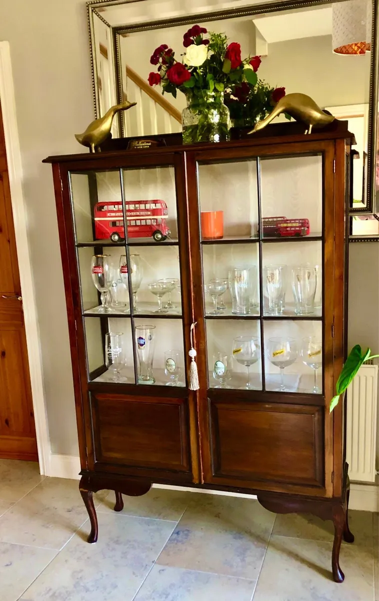 Antique cabinet - Image 3