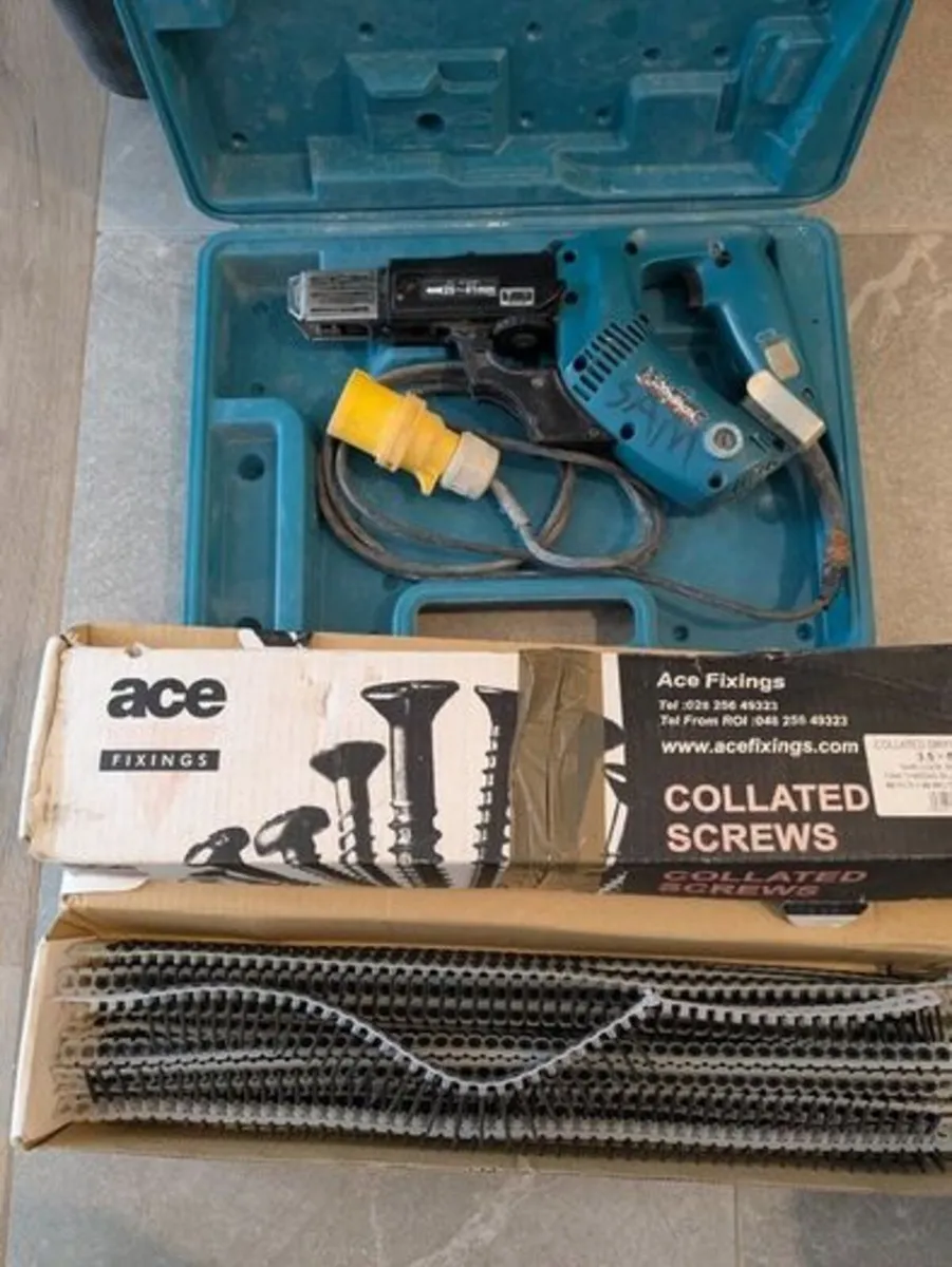 Makita 6833 Collated Screw Gun + Case + Screws - Image 4