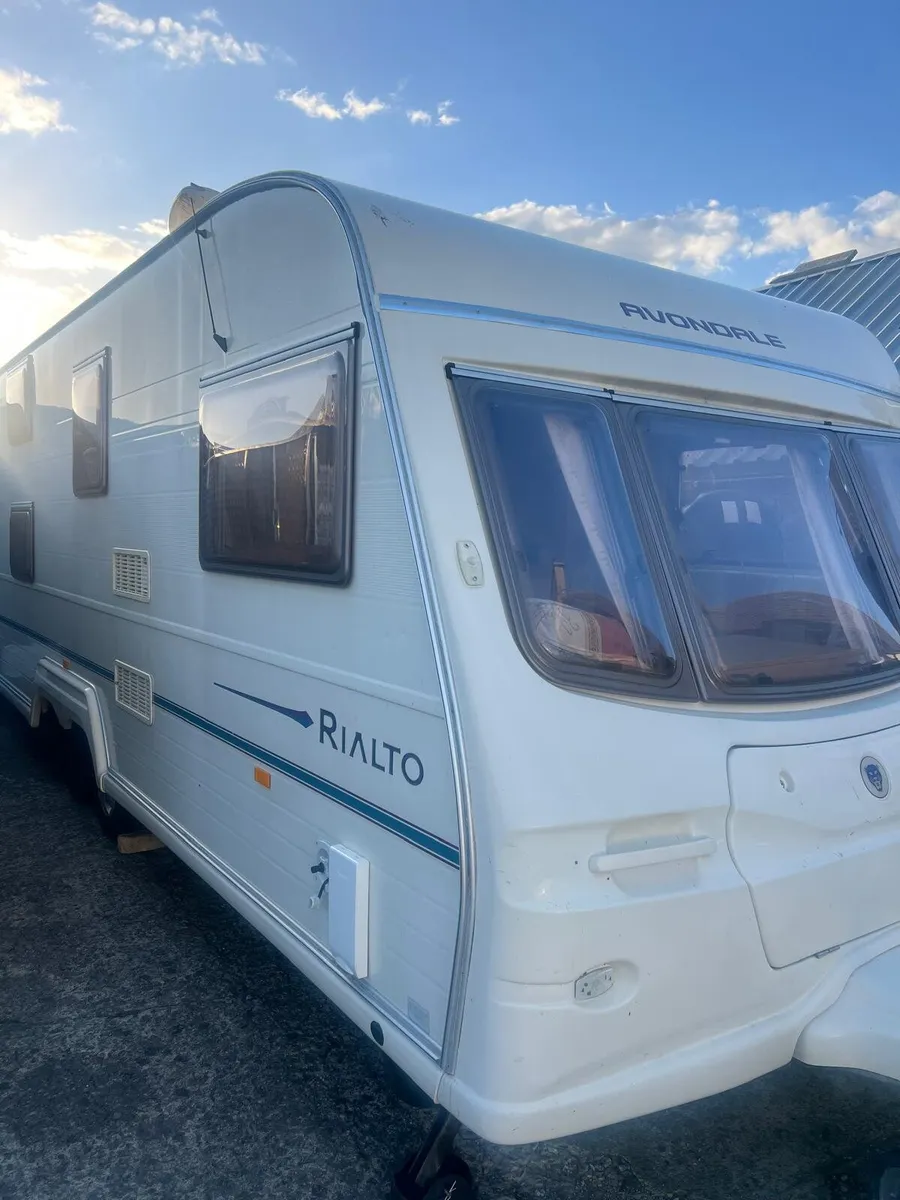 Avondale Rialto 6 Berth Twin Axle Caravan - Image 1