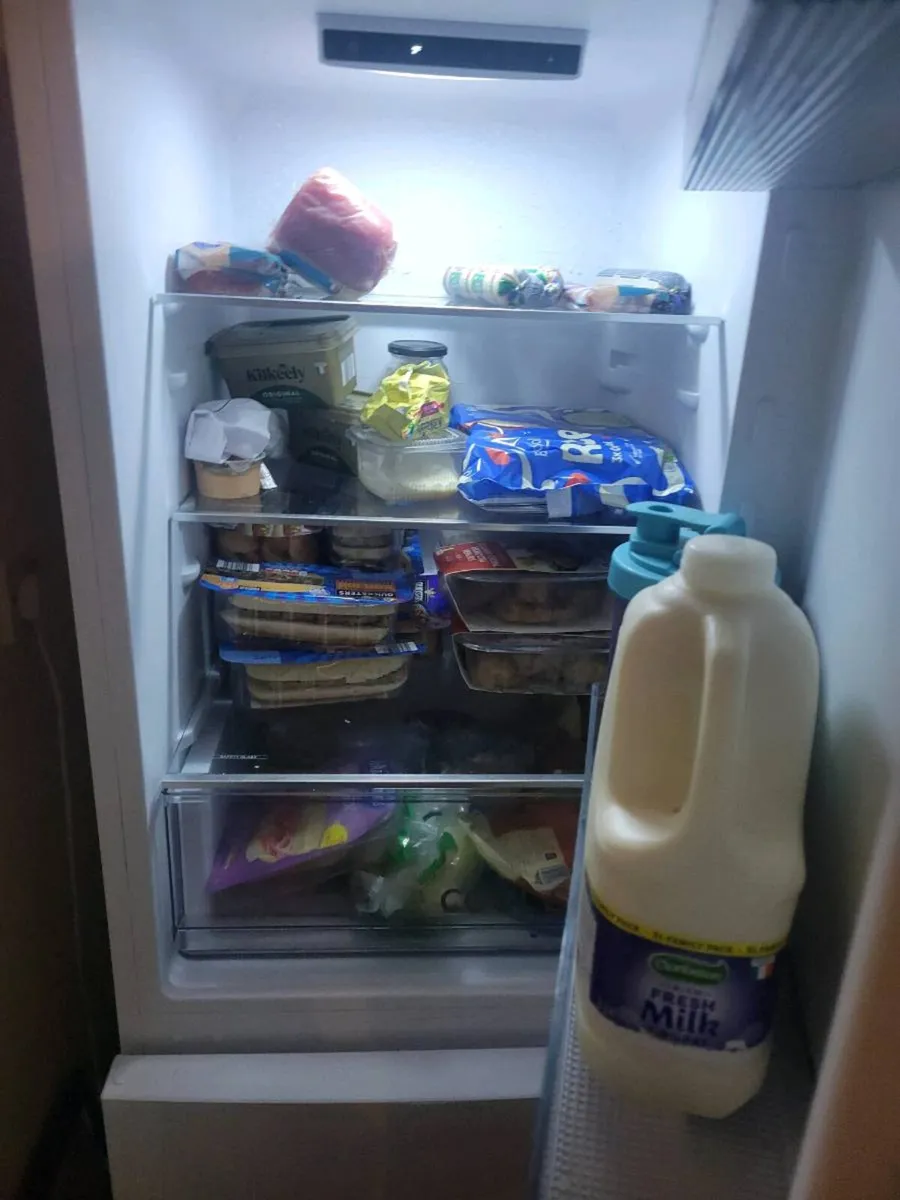 Hoover fridge freezer - Image 2