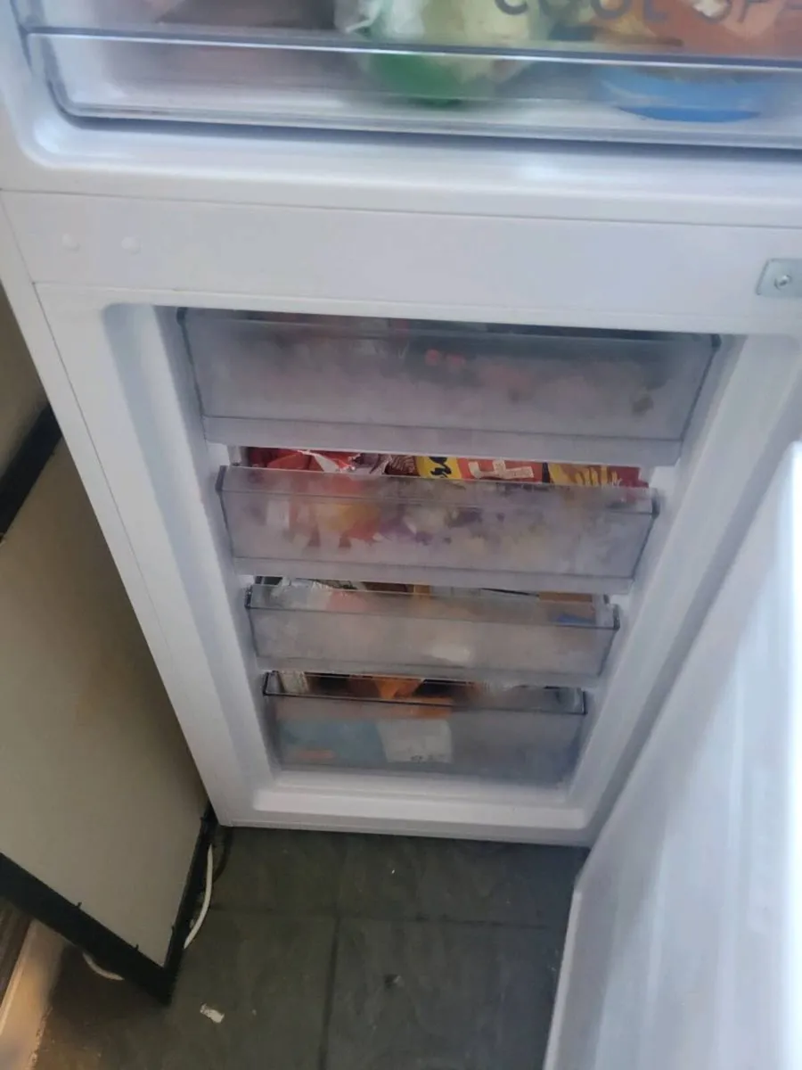 Hoover fridge freezer - Image 3