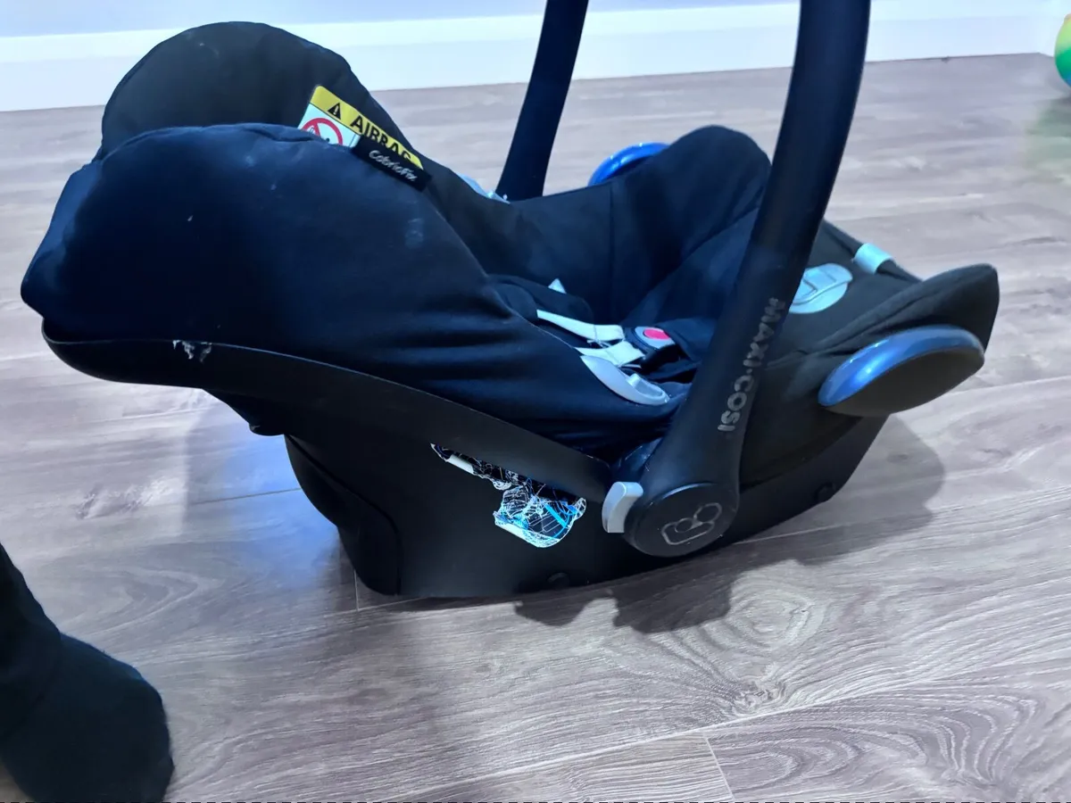 Maxi cosi cabriofix infant car seat & isofix base - Image 3