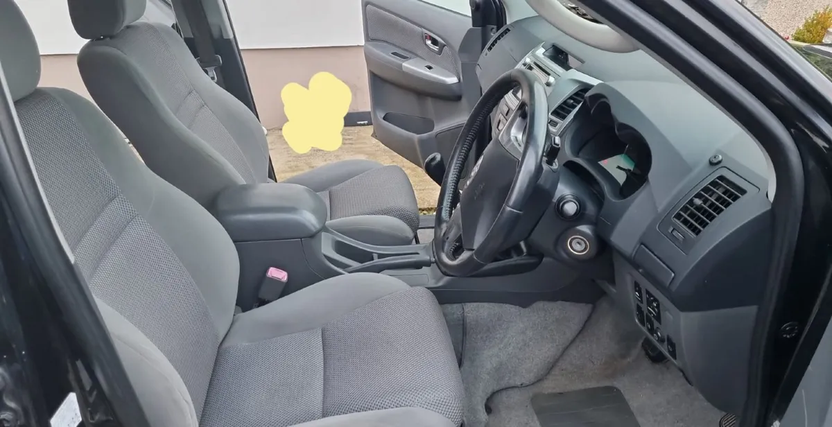 Toyota Hilux 2013 - Image 2