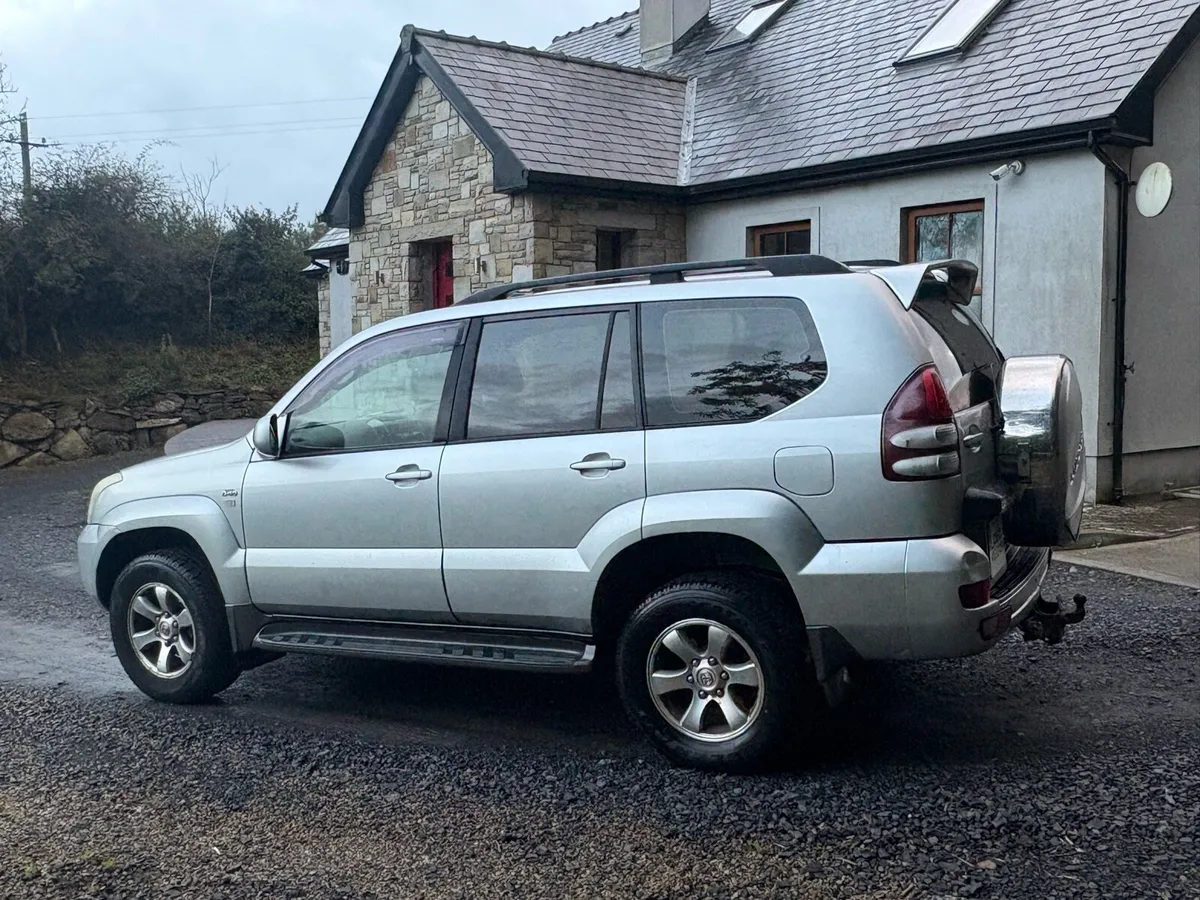 Toyota Landcruiser crew cab 5 seater - Image 1