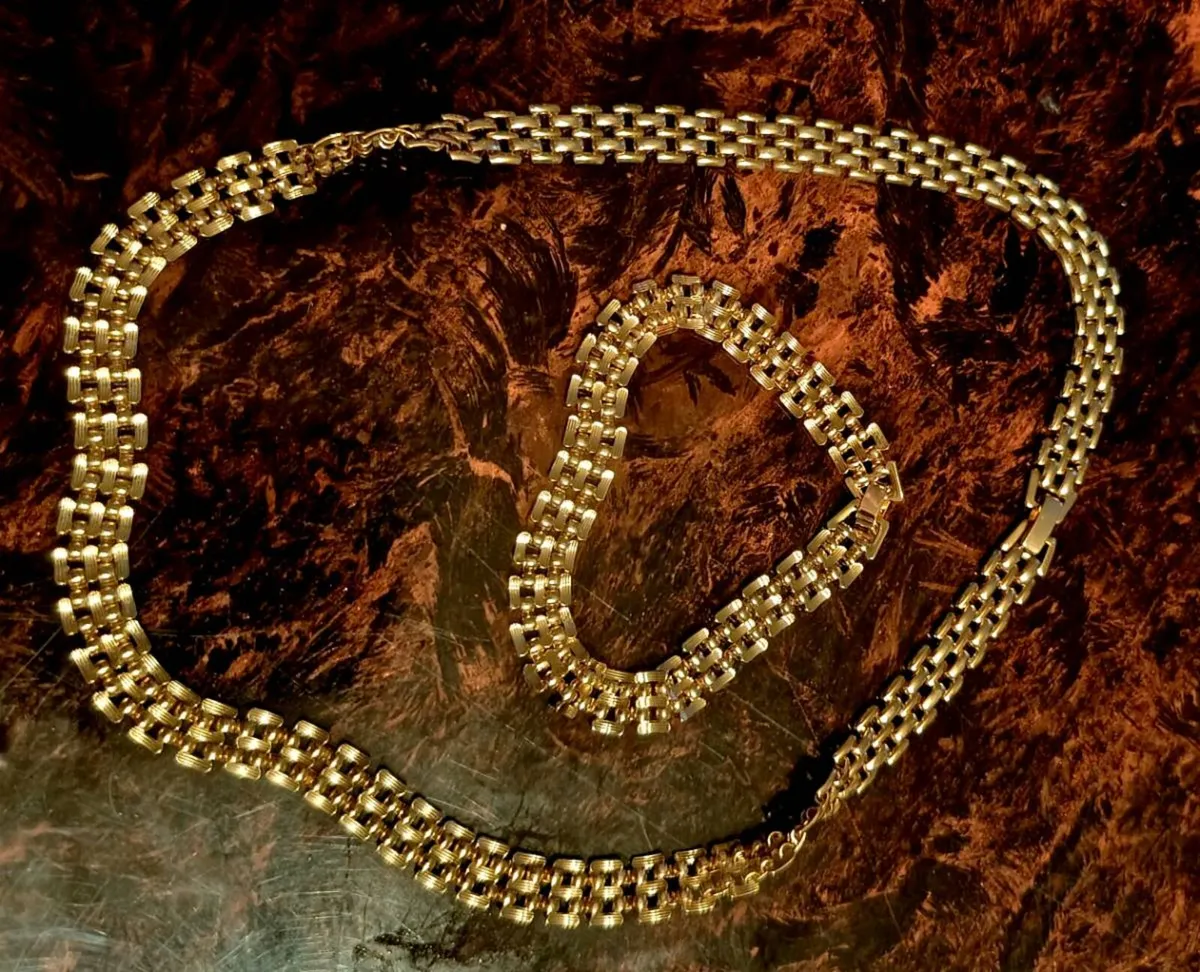 Beautiful Gold plated necklace and bracelet