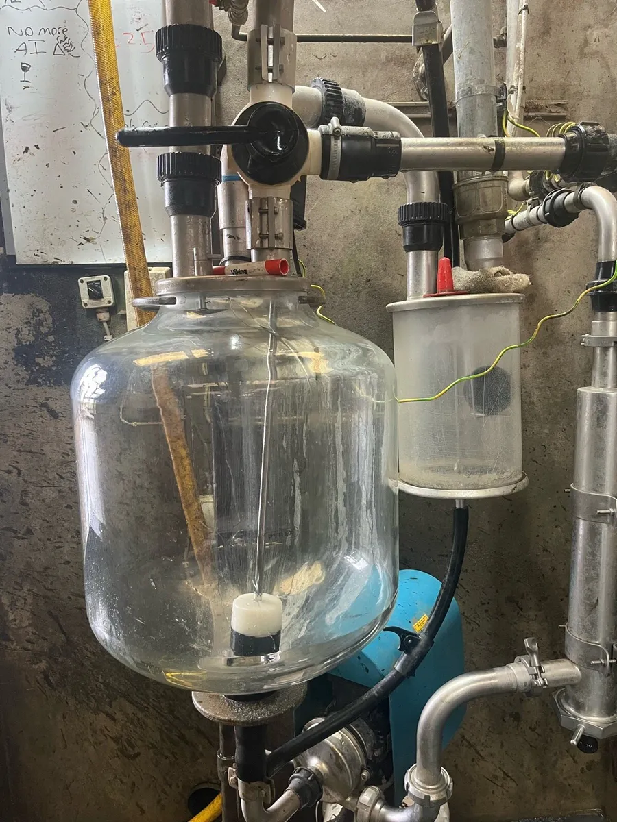 12 unit milking machine - Image 4