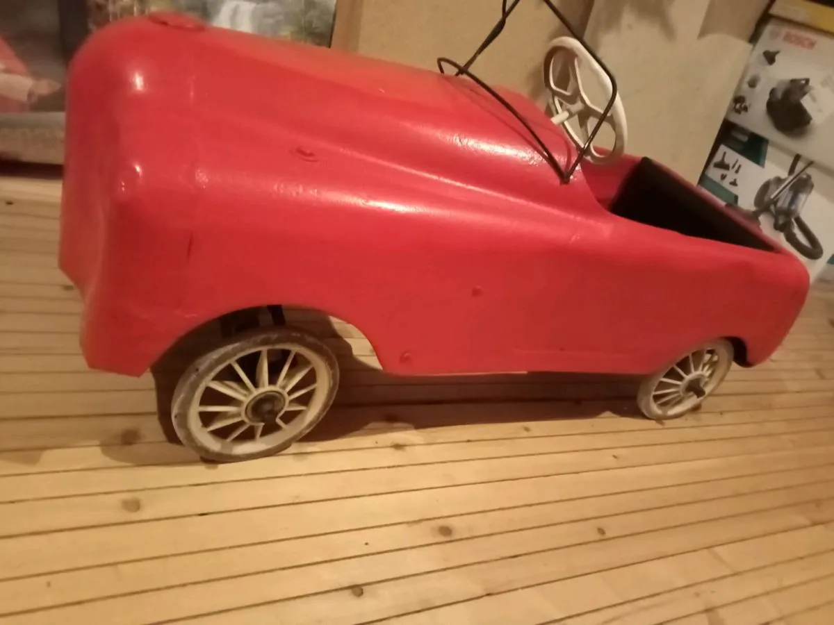Old pedal car - Image 2
