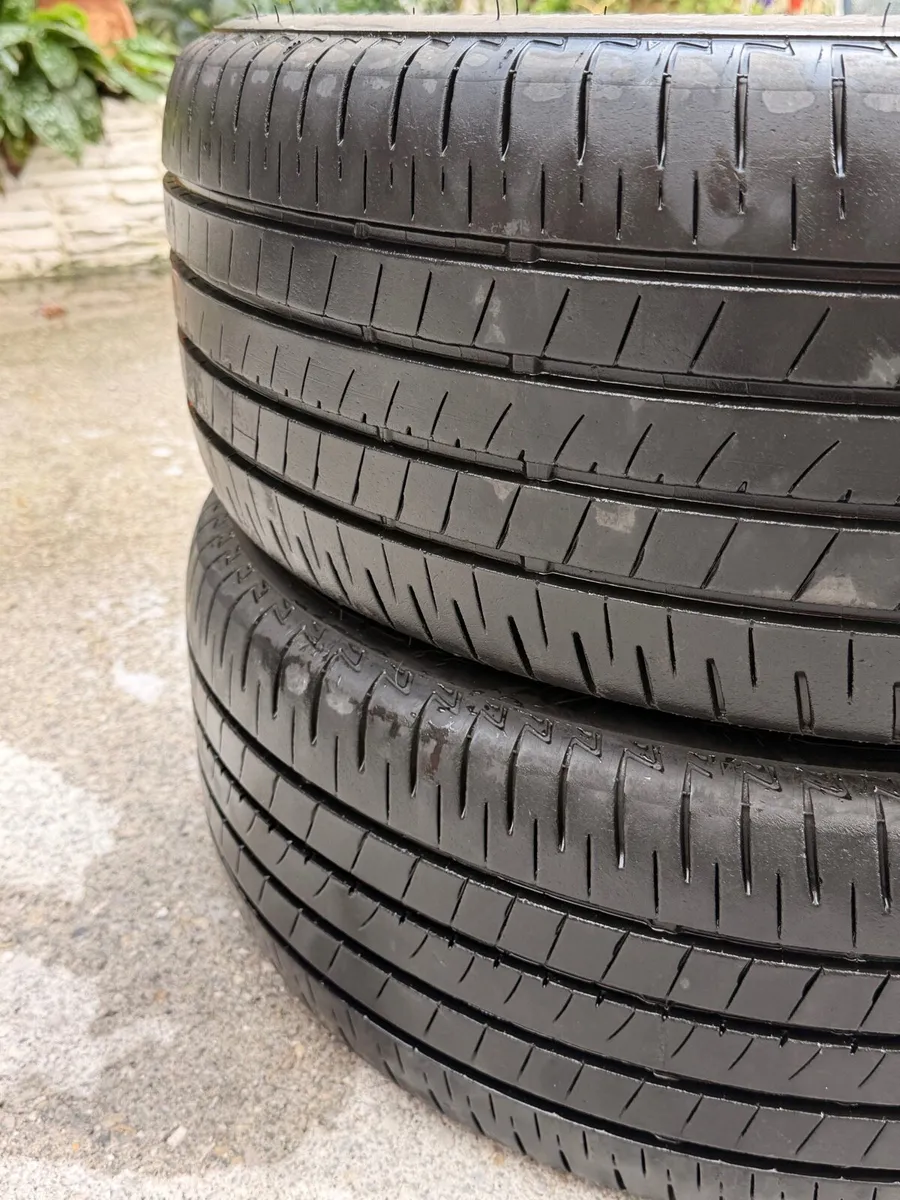 Tires 225 50 10 Bridgestone - Image 1