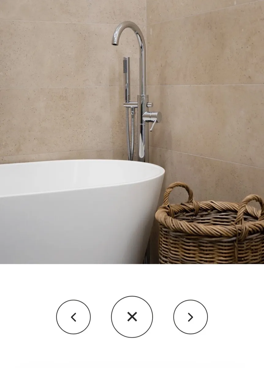 Elegant curved freestanding bath-shower mixer - Image 1