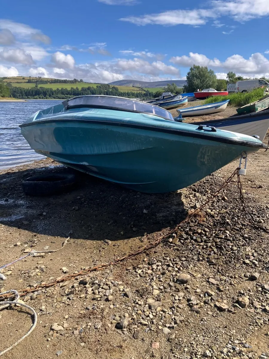 Shakespeare Mini Clubman fiberglass speedboat - Image 2