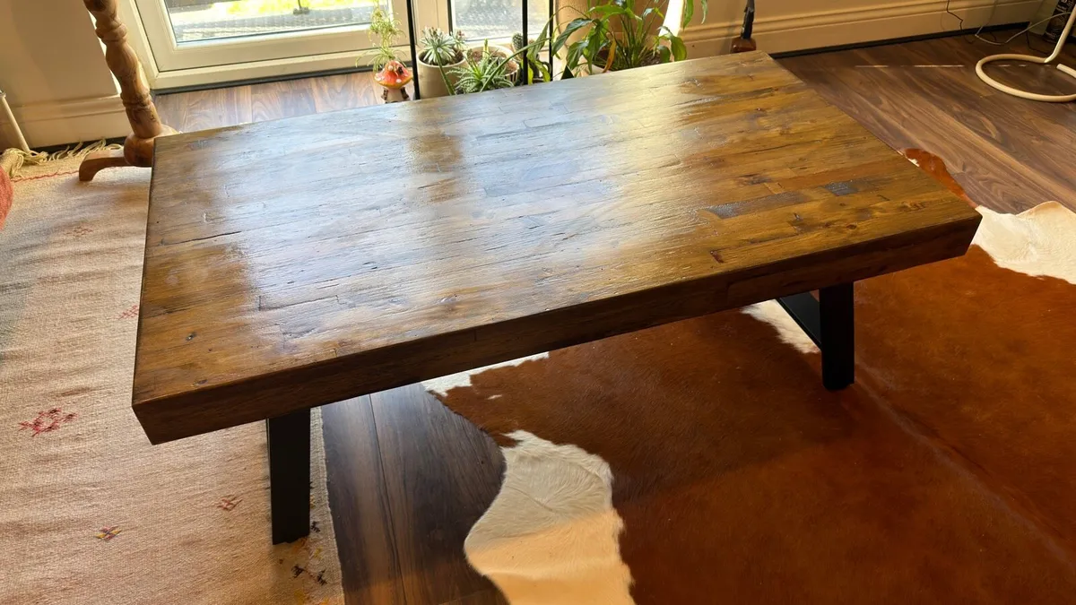 Solid wood coffee table - Image 1