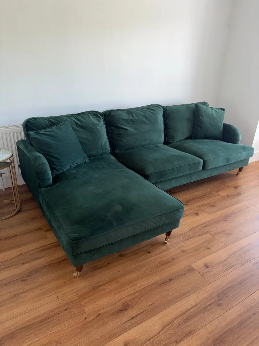 L shaped sofa - Image 1