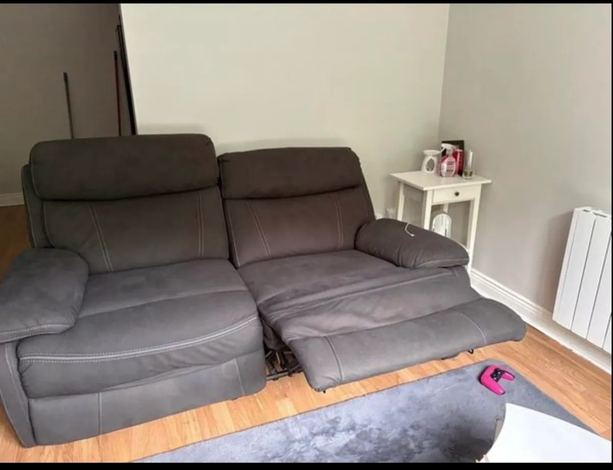 2 seater power recliner - Image 2