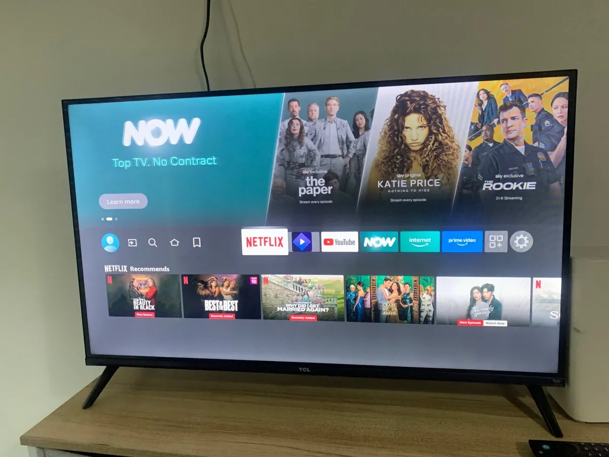 TCL 32" TV with fire stick and Alexa voice control - Image 2