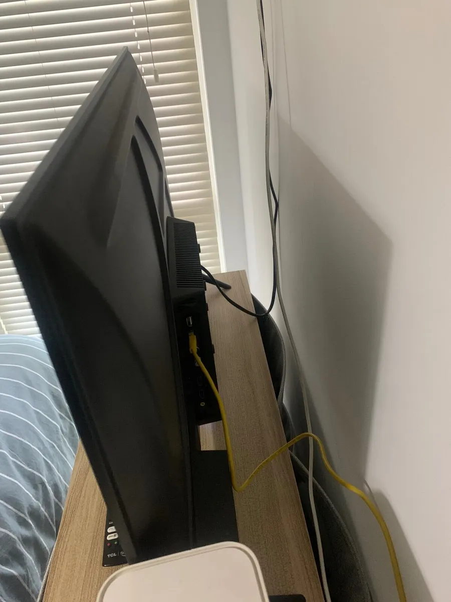 TCL 32" TV with fire stick and Alexa voice control - Image 4