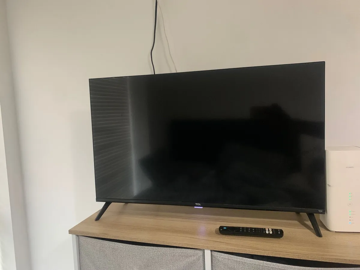 TCL 32" TV with fire stick and Alexa voice control - Image 3
