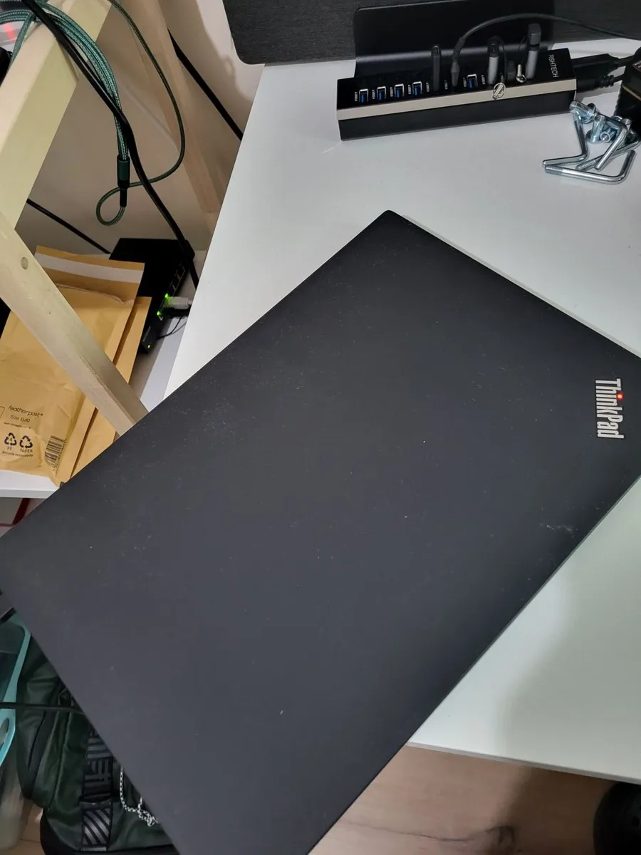 Lenovo ThinkPad T14 Gen 2 - Image 1