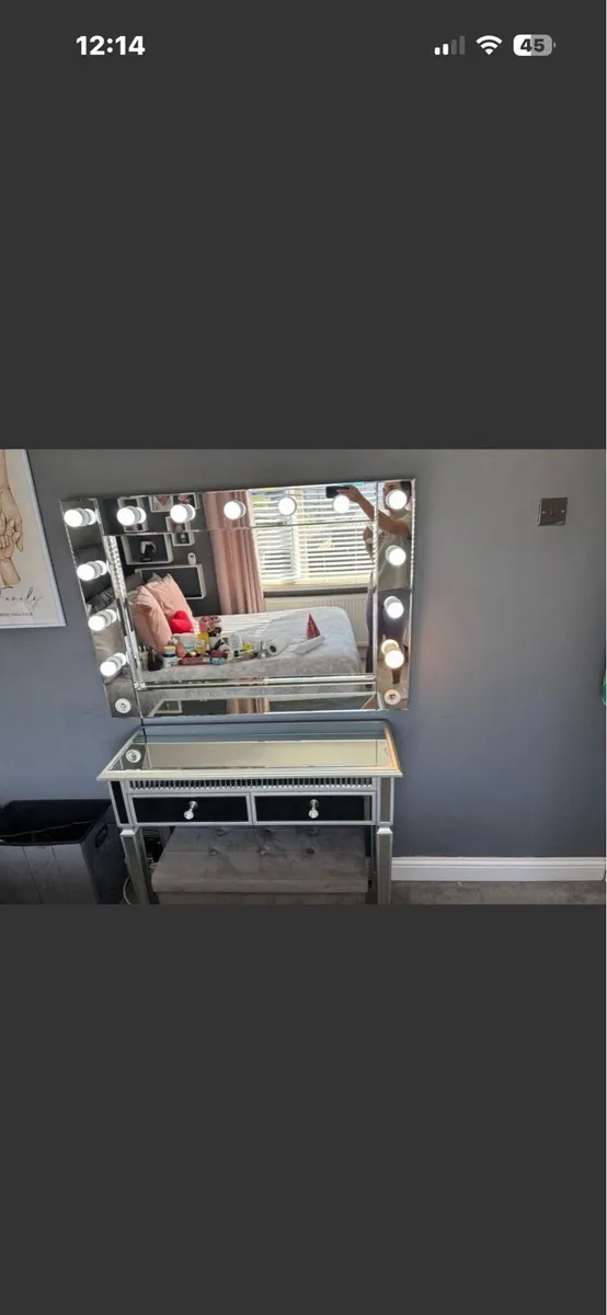 Hollywood Mirror - Image 4