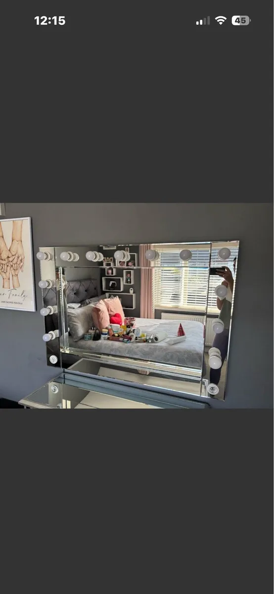 Hollywood Mirror - Image 1