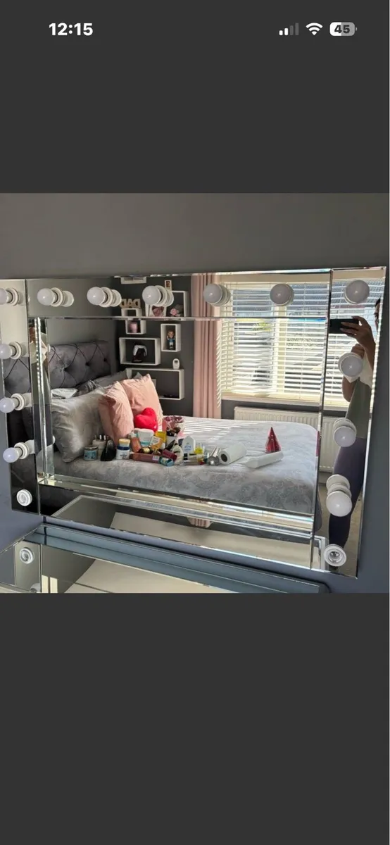 Hollywood Mirror - Image 3