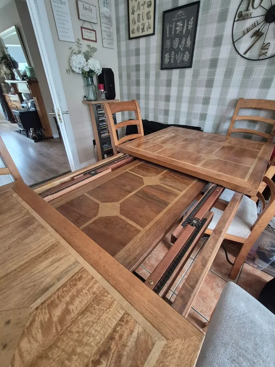 Table and 8 chairs - Image 3
