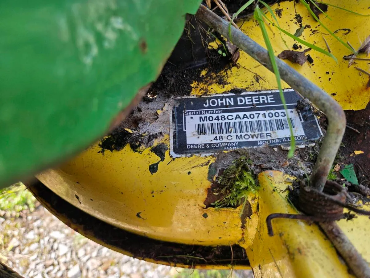 John deere deck LX 279 - Image 1